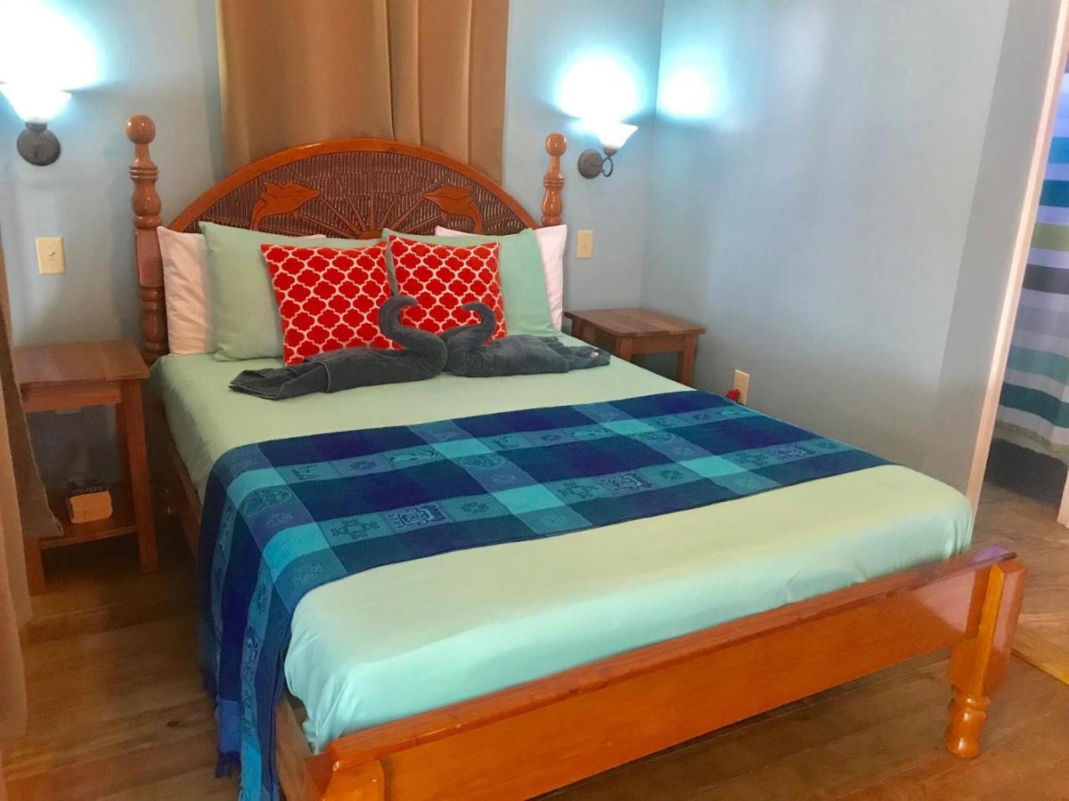Tilt-Ta-Dock Resort Belize Corozal Luaran gambar